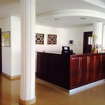 레비오스 호텔 라르나카