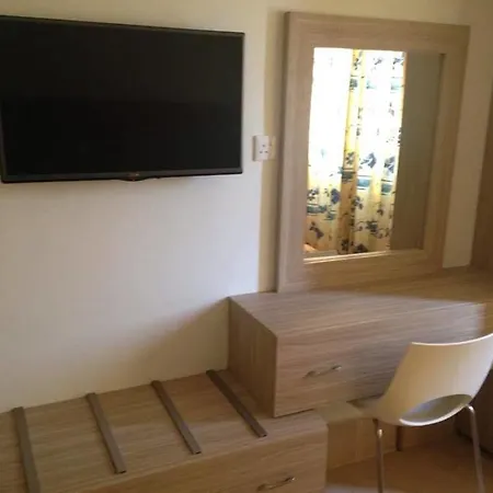 레비오스 라르나카