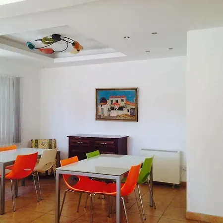 레비오스 호텔 2*